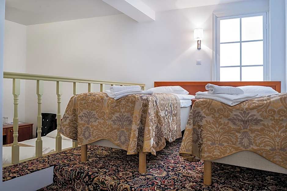 Three Crowns Residents