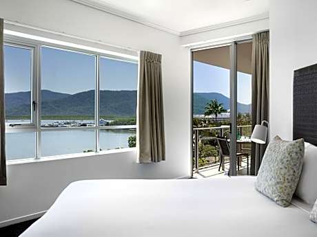 One-Bedroom Apartment with Ocean View