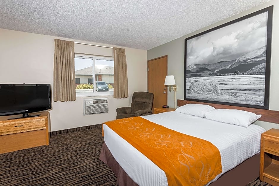 Super 8 by Wyndham Lewistown