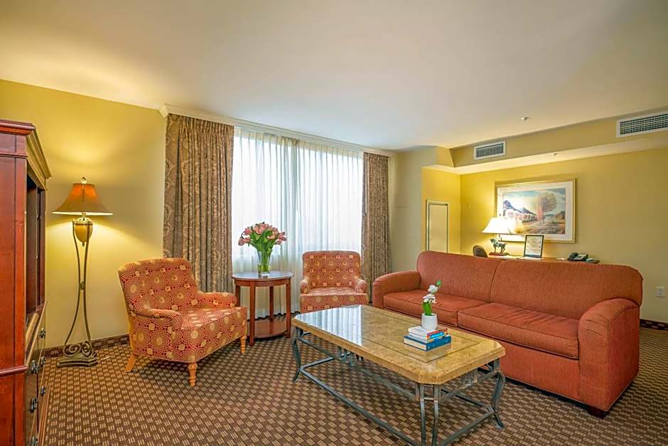 Clarion Collection Arlington Court Suites Hotel