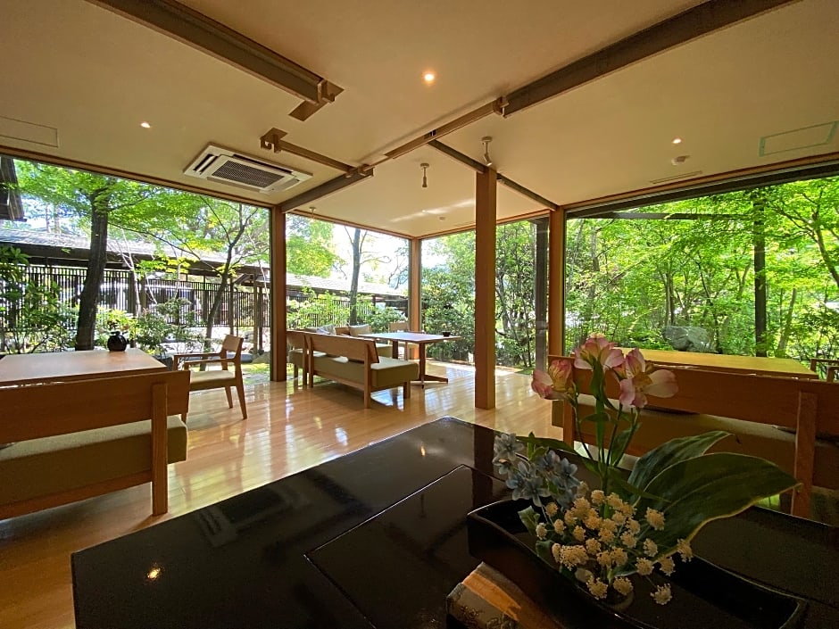 Yugawara Onsen Ashikari Ryokan