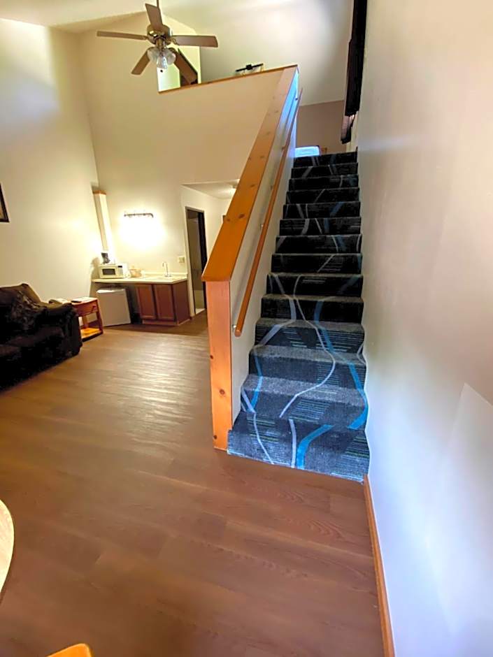 Woodland Inn & Suites