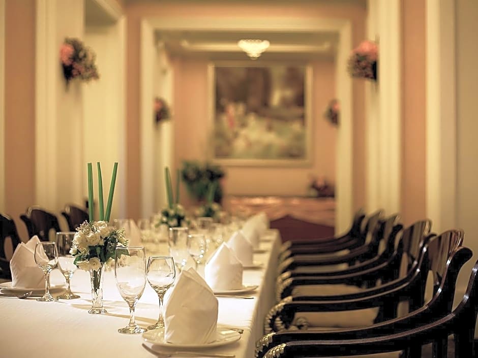 Longjiang Country Garden Phoenix Hotel