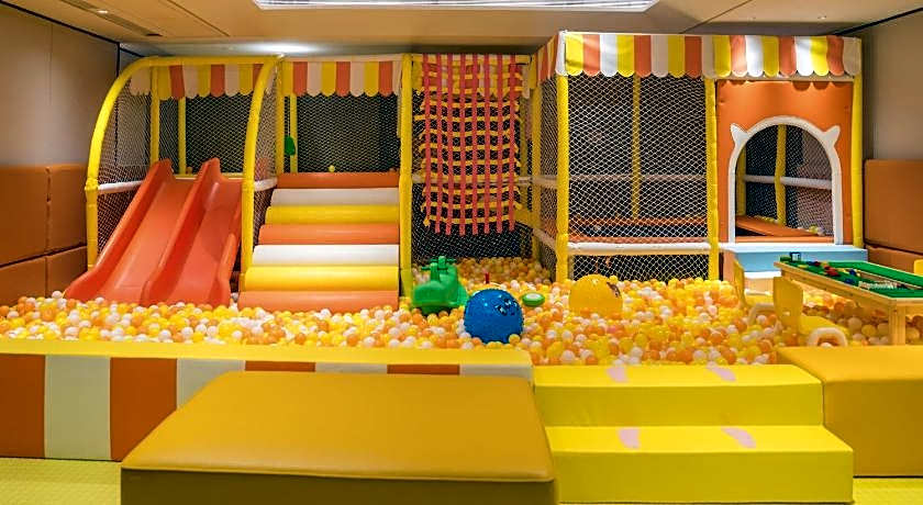 Yuexiu Hotel Guangzhou, Curio Collection by Hilton