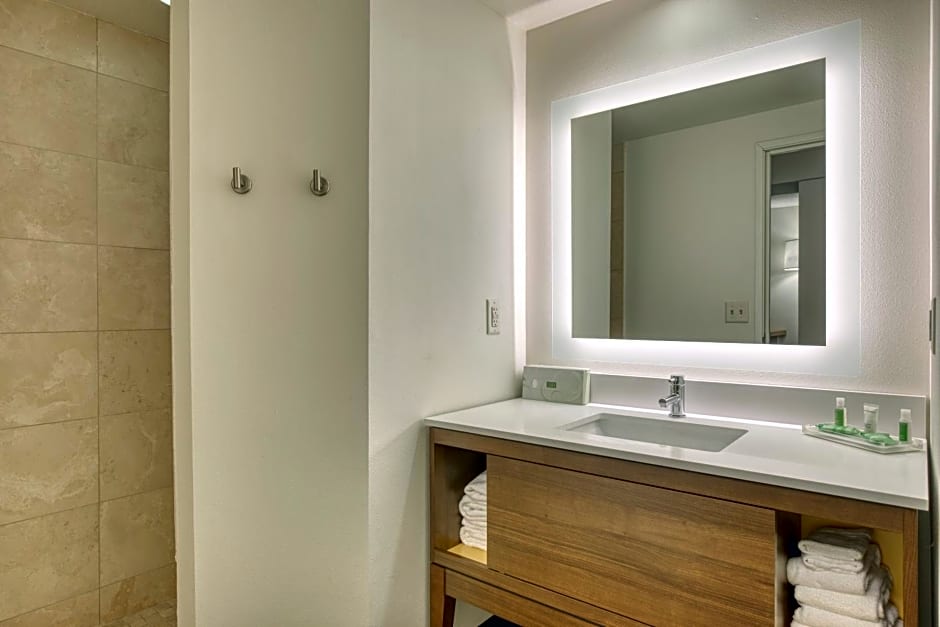 Holiday Inn Hotel & Suites Madison West, an IHG Hotel