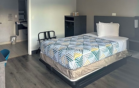 Deluxe Quadruple Room - Non-Smoking
