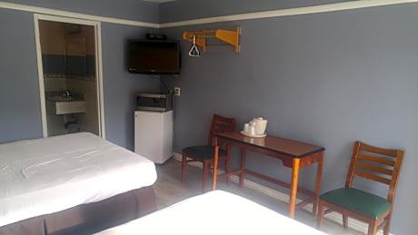 Queen Room with Two Queen Beds - Non-Smoking