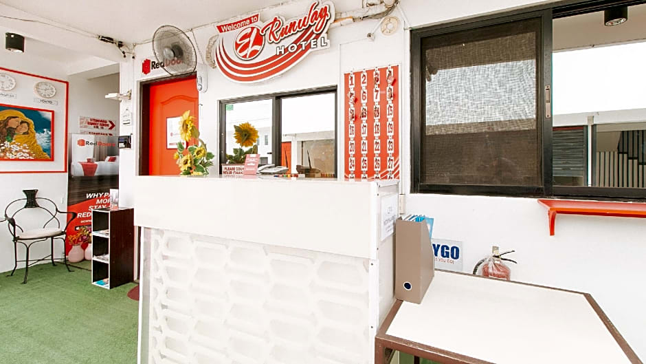 RedDoorz @ EL Runway Hotel Bulacan