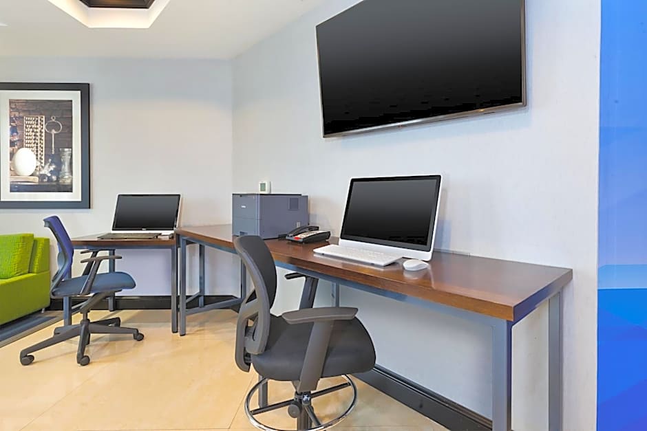 Holiday Inn Express Hotel & Suites Warminster-Horsham By IHG