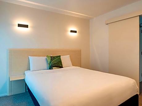 1 bedroom apartment with mini kitchen