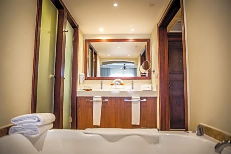 OCEAN VIEW WITH JACUZZI