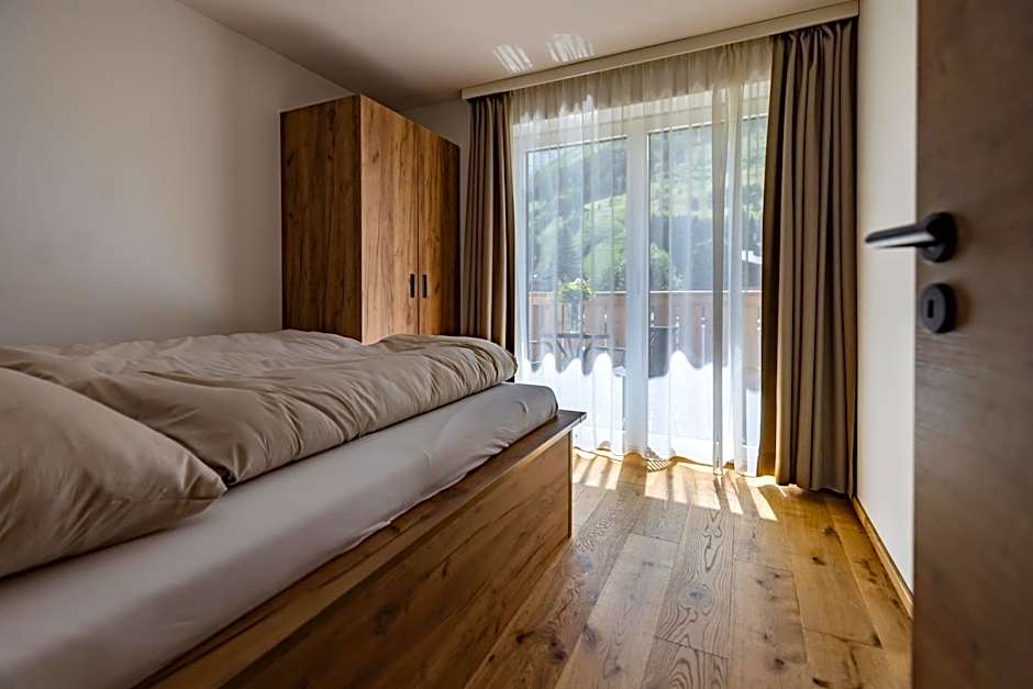 RIVERSIDE RAURIS APARTMENTS