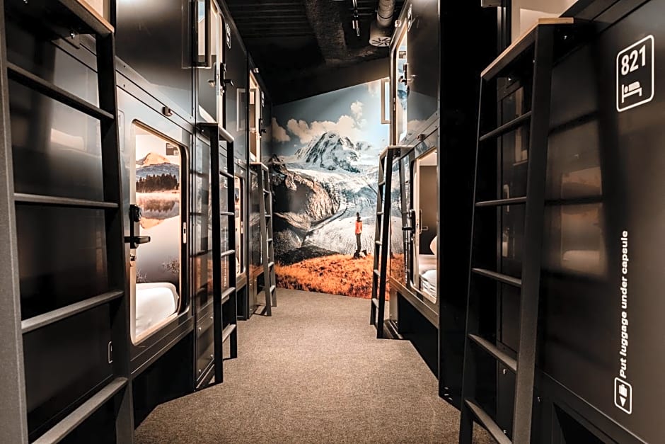 Capsule Hotel - Alpine Garden Zurich Airport