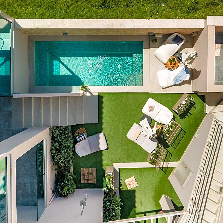 Aegean Breeze Luxury Apartments next to the sea