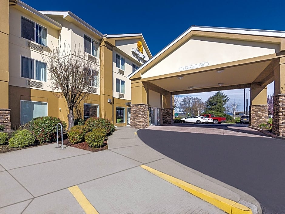 La Quinta Inn & Suites by Wyndham Central Point - Medford