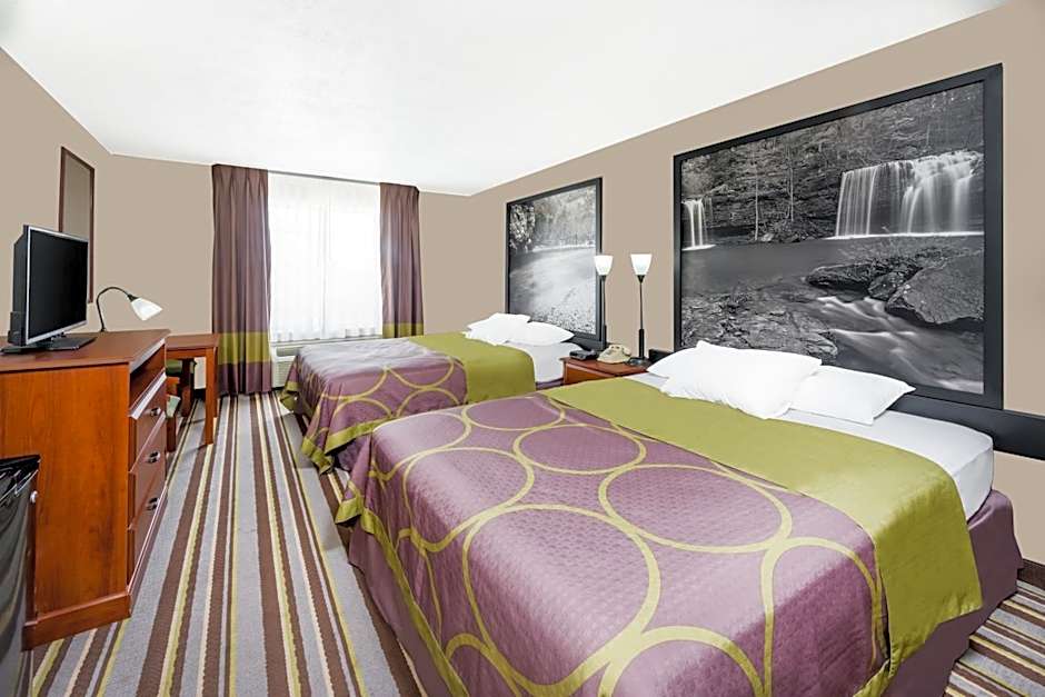 Super 8 by Wyndham Bolivar