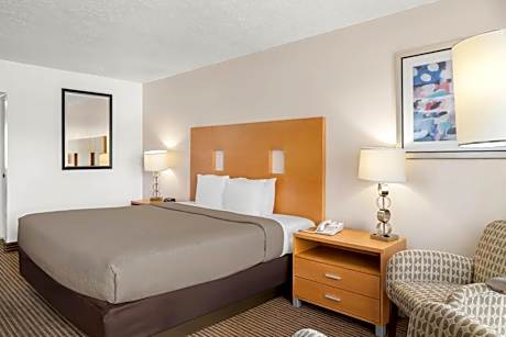 Queen Room - Accessible/Nonsmoking