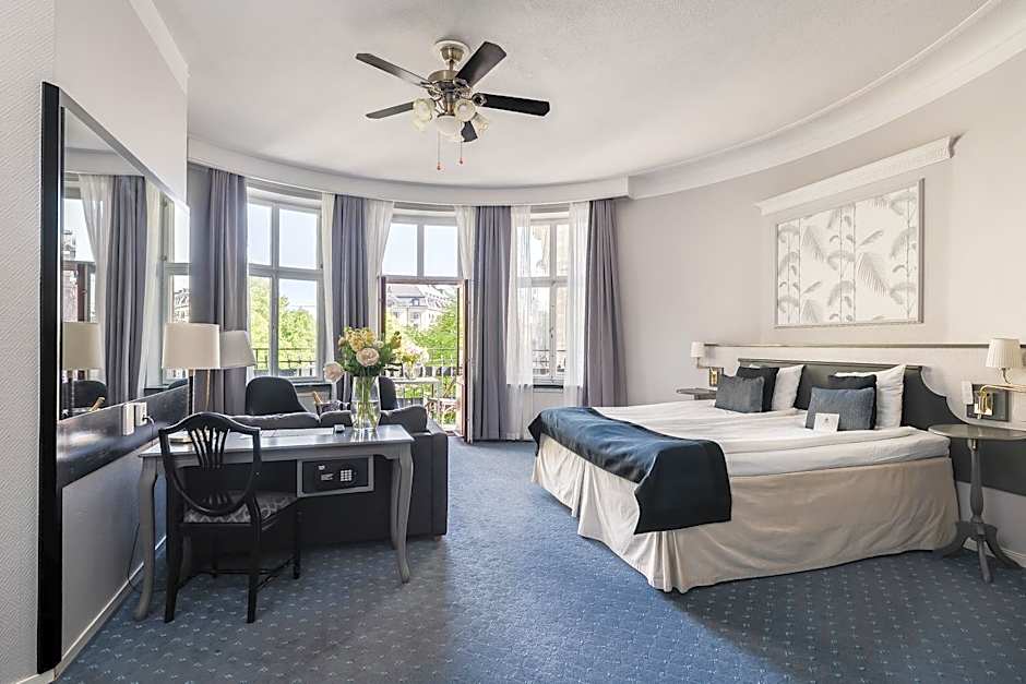 Crystal Plaza Hotel