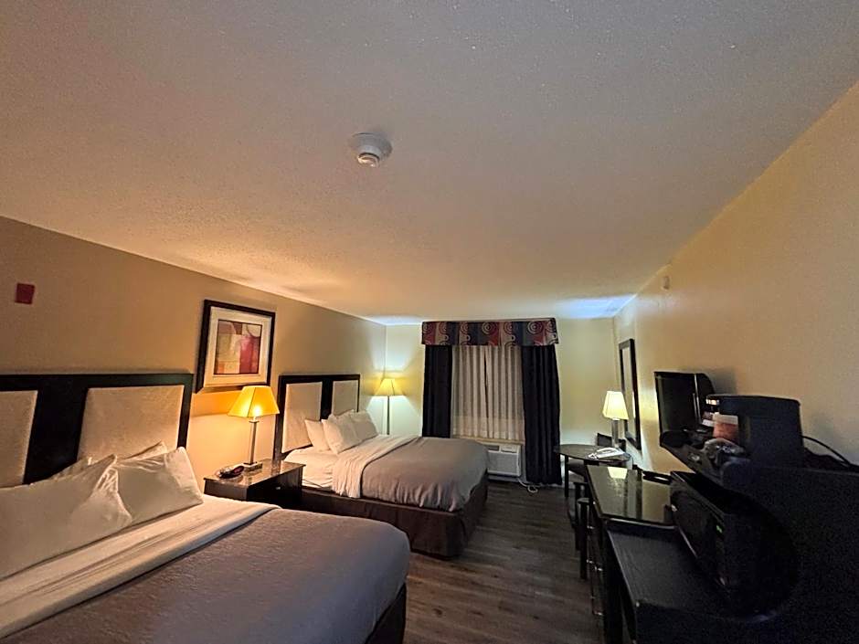 Quality Inn & Suites Woodstock near Lake Geneva