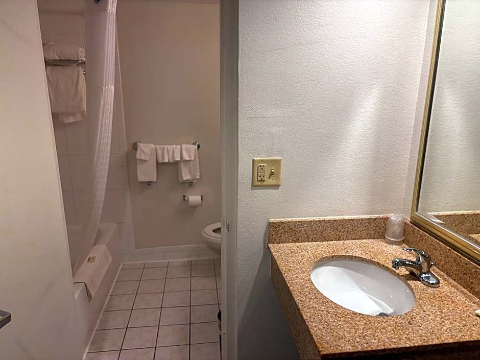 Hamden Hotel and Suites HAMDEN - NEW HAVEN