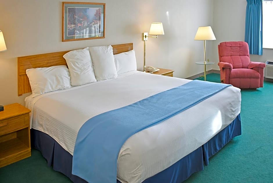 Americas Best Value Inn & Suites - Tahquamenon Country