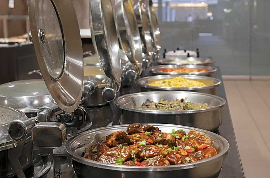 DoubleTree by Hilton West Edmonton