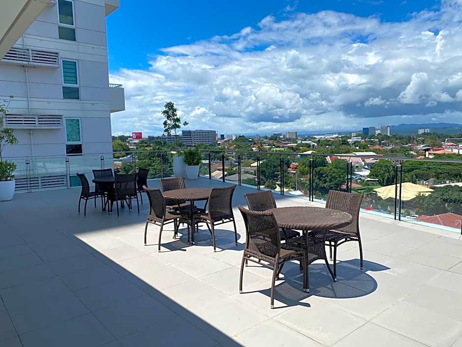 Abreeza chills place T2-2720