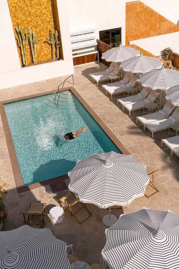 Silver Lake Pool & Inn