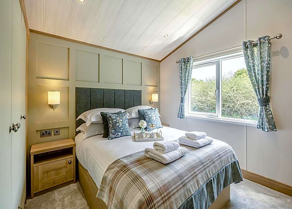 Woodhall Country Park Lodges
