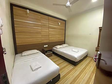 Standard Triple Room no window (No Elevator)