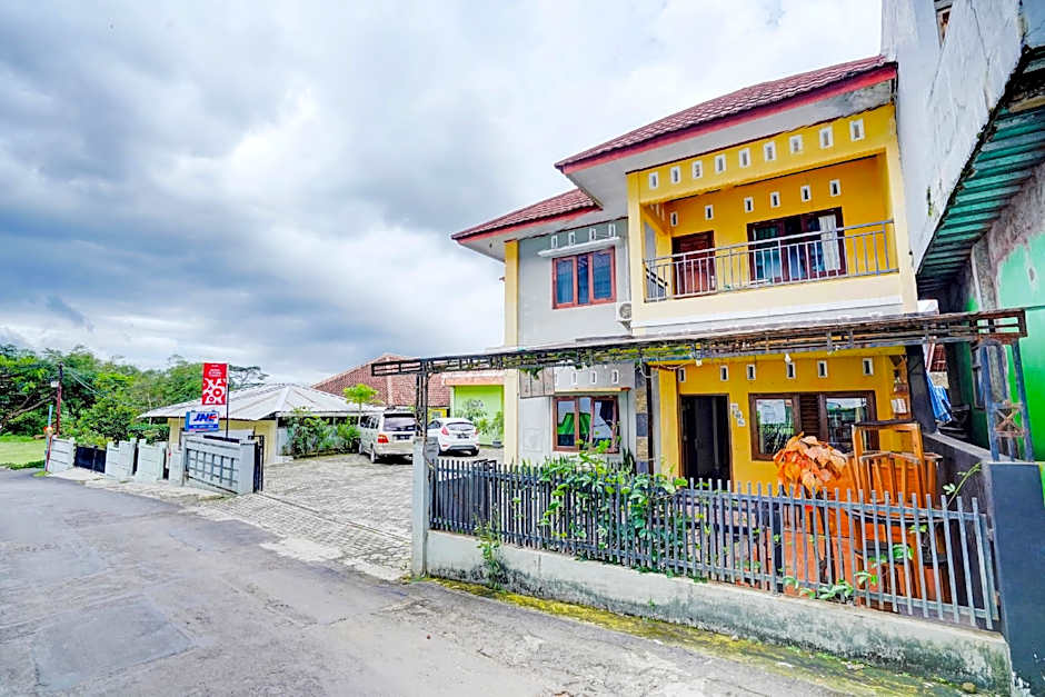 Vaccinated Staff - OYO II3676 Wisma Al-fahmi Syariah