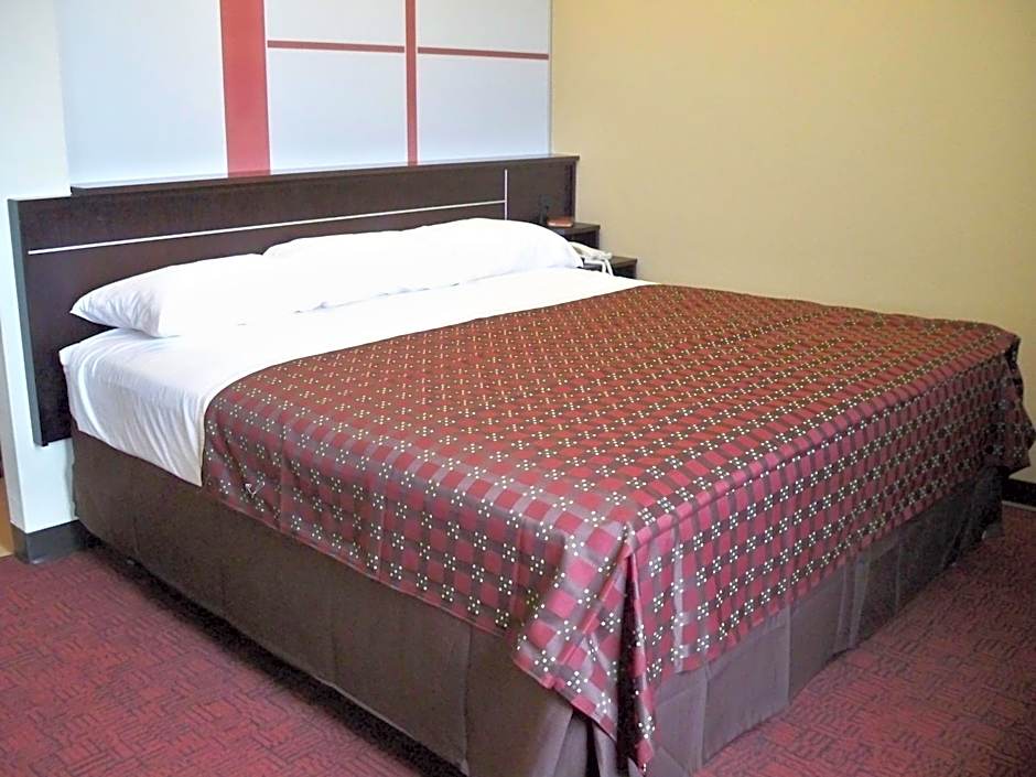 Red Roof Inn & Suites Beaumont