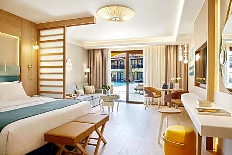 Junior Suite with Pool View