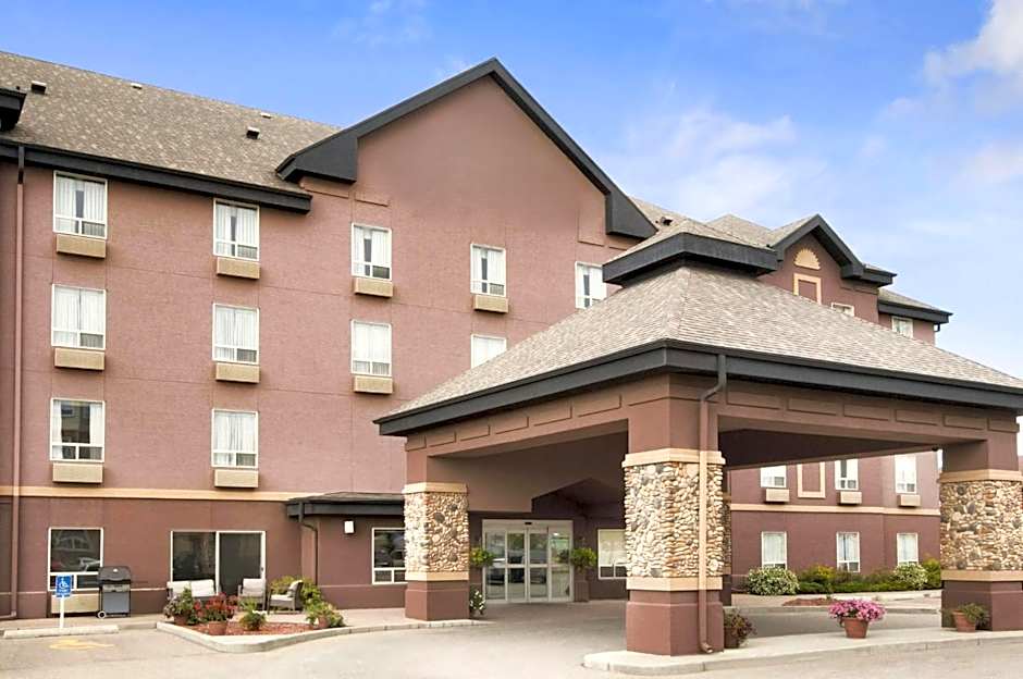 Prairie Crest Calgary Airport by IHG