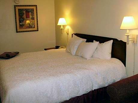 1 Queen Bed, Smoking