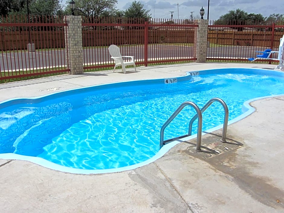 Howard Johnson by Wyndham Lubbock TX