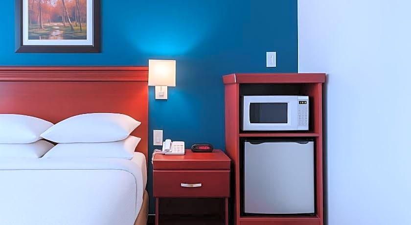 Premier Inn & Suites - Downtown Hamilton Hotel