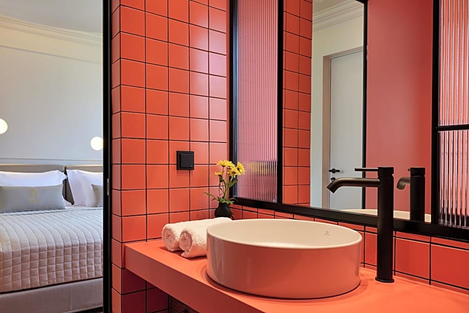 DWELL - Elegant City Stay