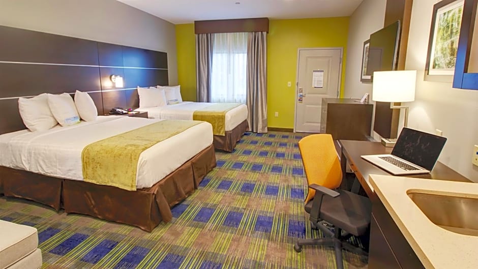 Days Inn & Suites by Wyndham Port Arthur