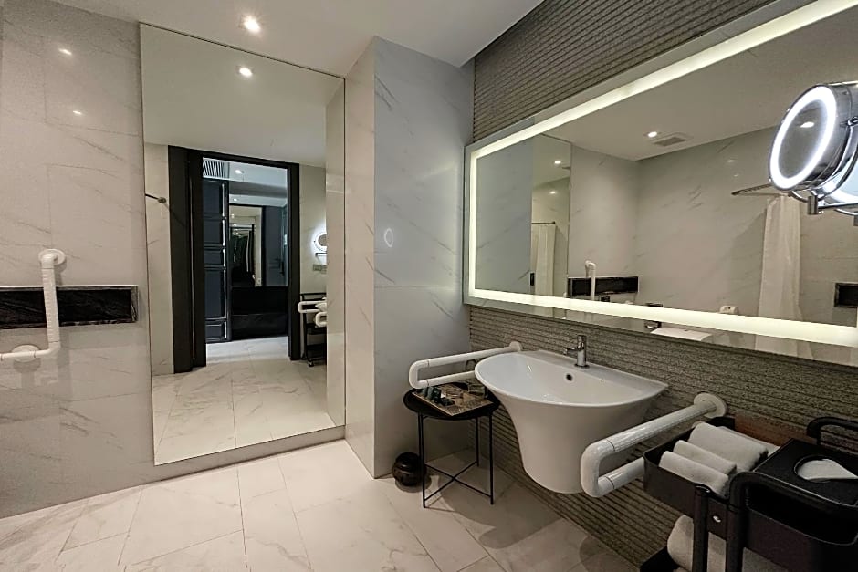 Wyndham Grand Nai Harn Beach Phuket