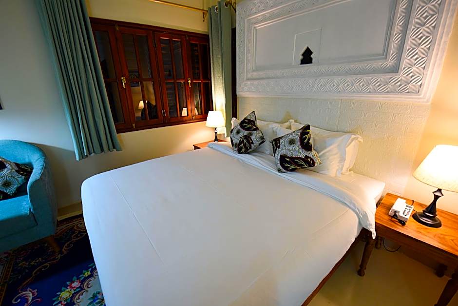 Yushili Hotel & Restaurant