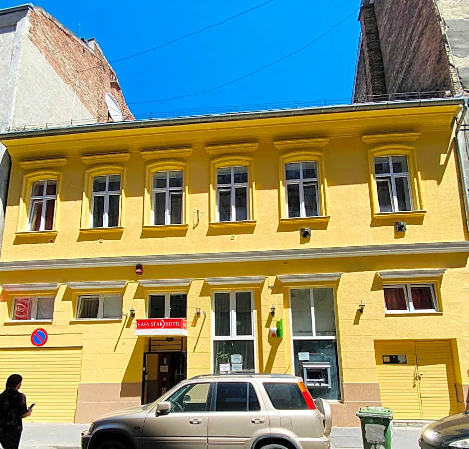 Easy Star Hotel