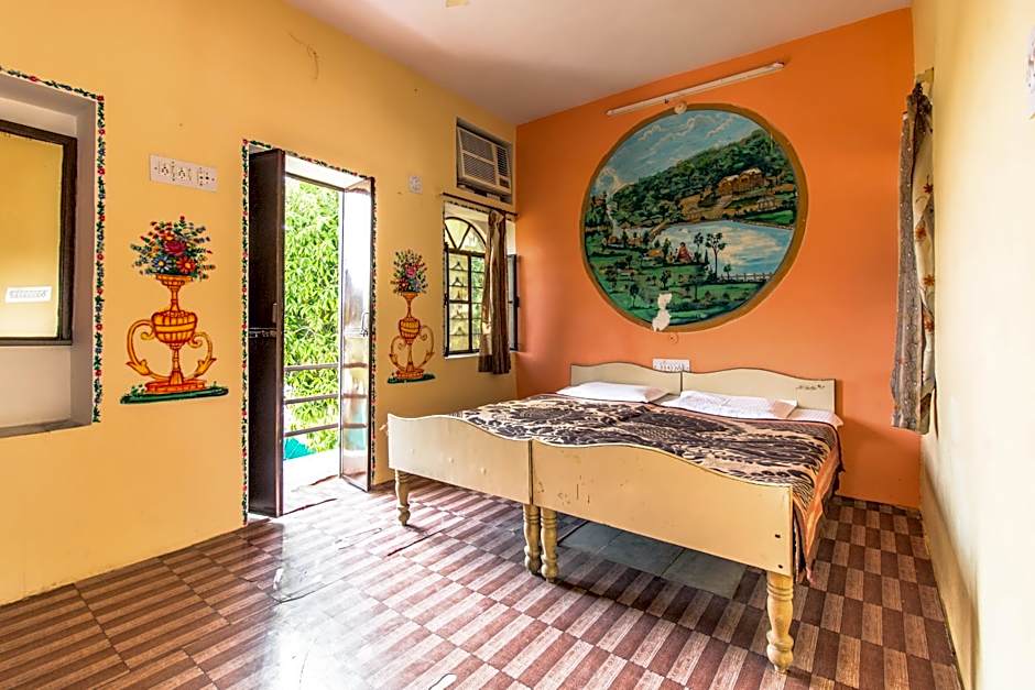 Backpacker Panda Chand Palace