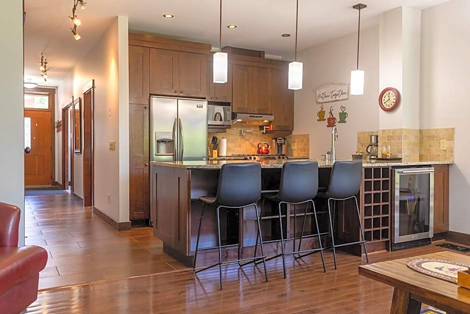 Luxurious 901 Condos by Fernie Central Reservations