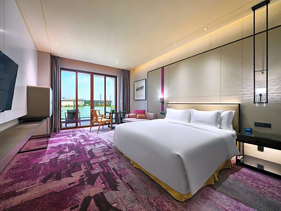 Crowne Plaza Wuxi Lake View, an IHG Hotel