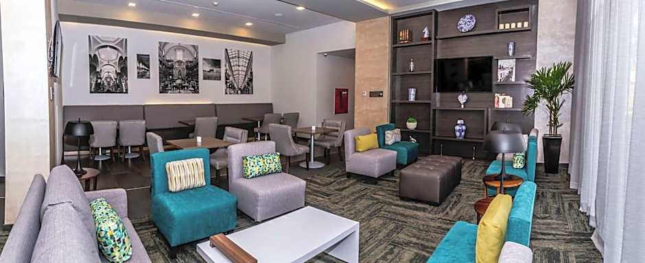 Hampton Inn & Suites By Hilton Puebla