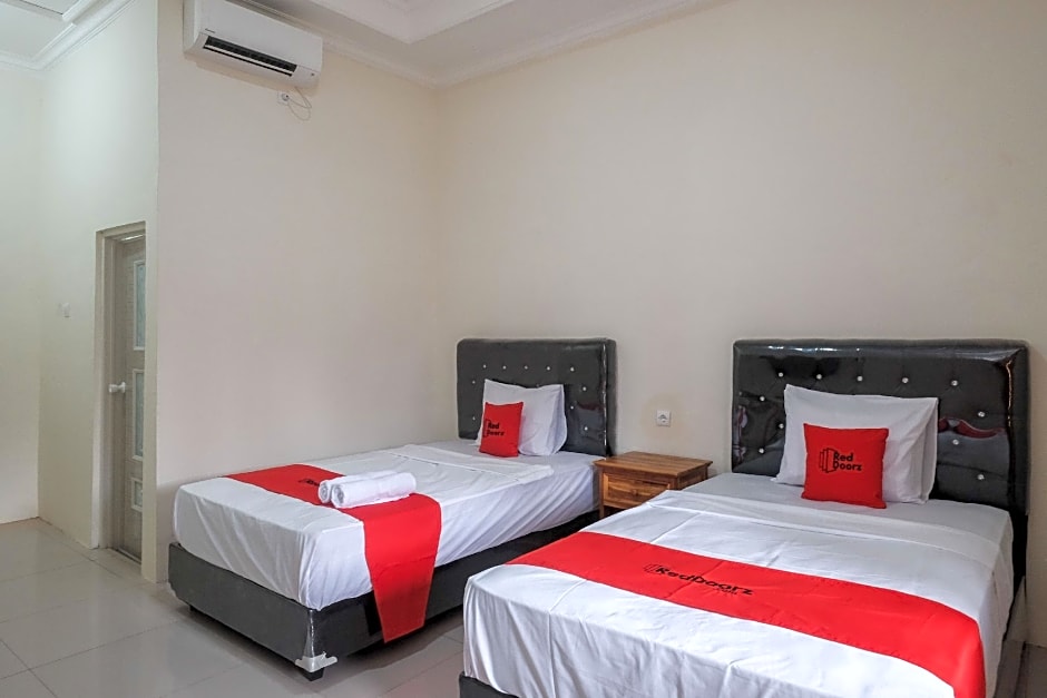 RedDoorz Plus Syariah @ Hotel Indonesia Kajen