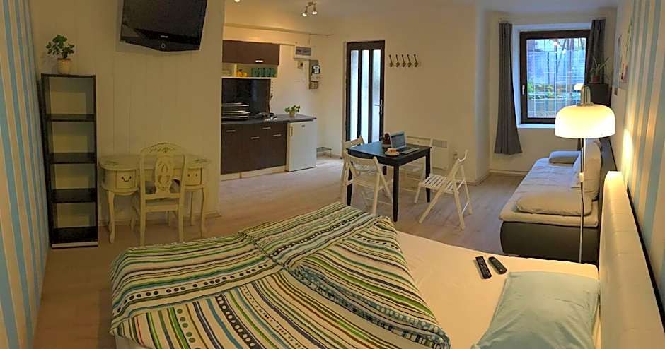 Baroque Hostel & Coworking