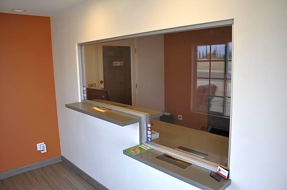 Motel 6 Hesperia, CA - East