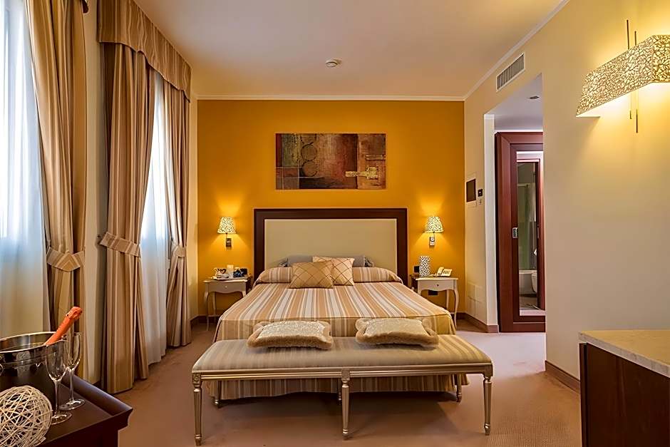 Hotel For You